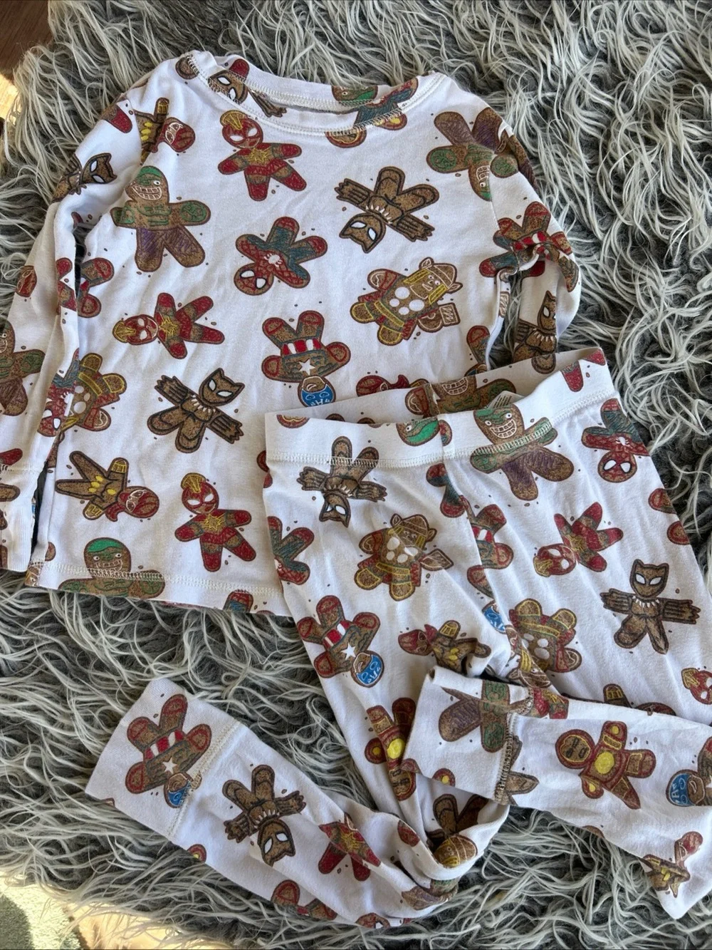 Gap Marvel PJ Set Kids Size 6 Christmas Gingerbread Cookies Captain America Thor